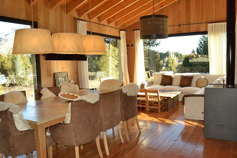 Comedor con vista a las montañas